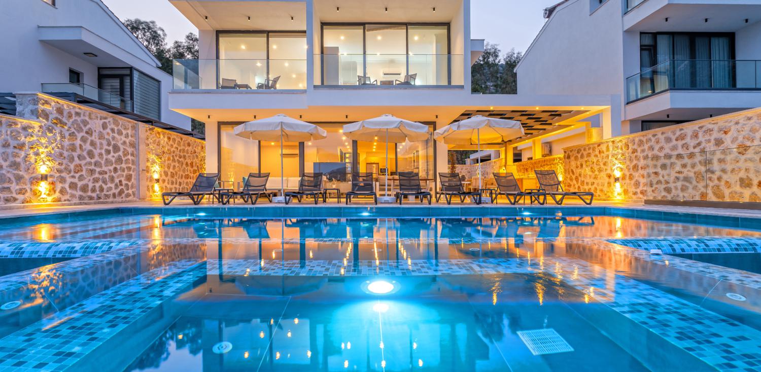 Villa Lion, Kalkan' da (12) kişilik merkeze yakın kiralik villa