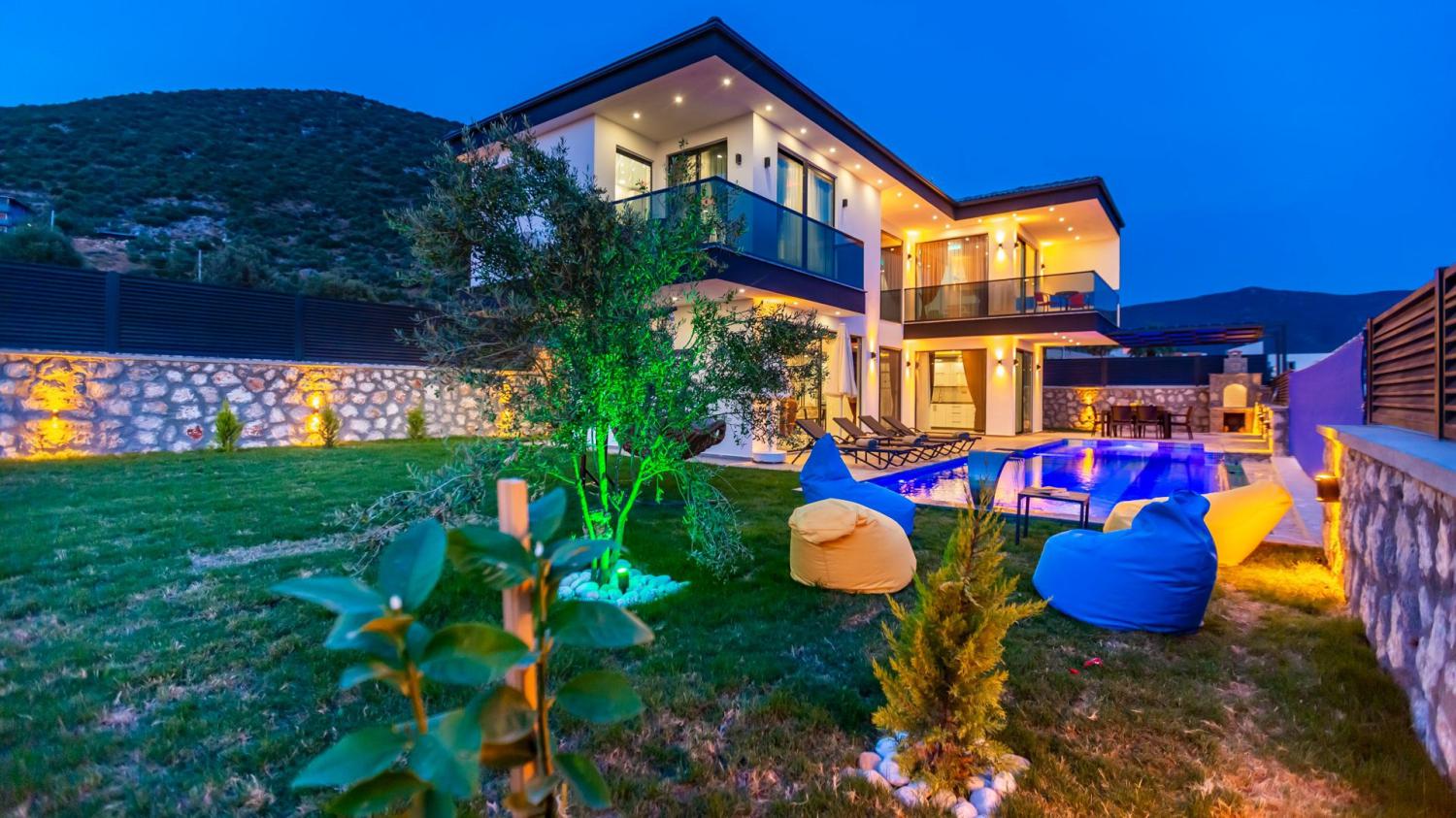 Villa Liva Yeşilköy, Kalkan Yeşilköy Bölgesinde 2 Yatak Odalı 4 kişilik Muhafazakar Kiralık Tatil Villası