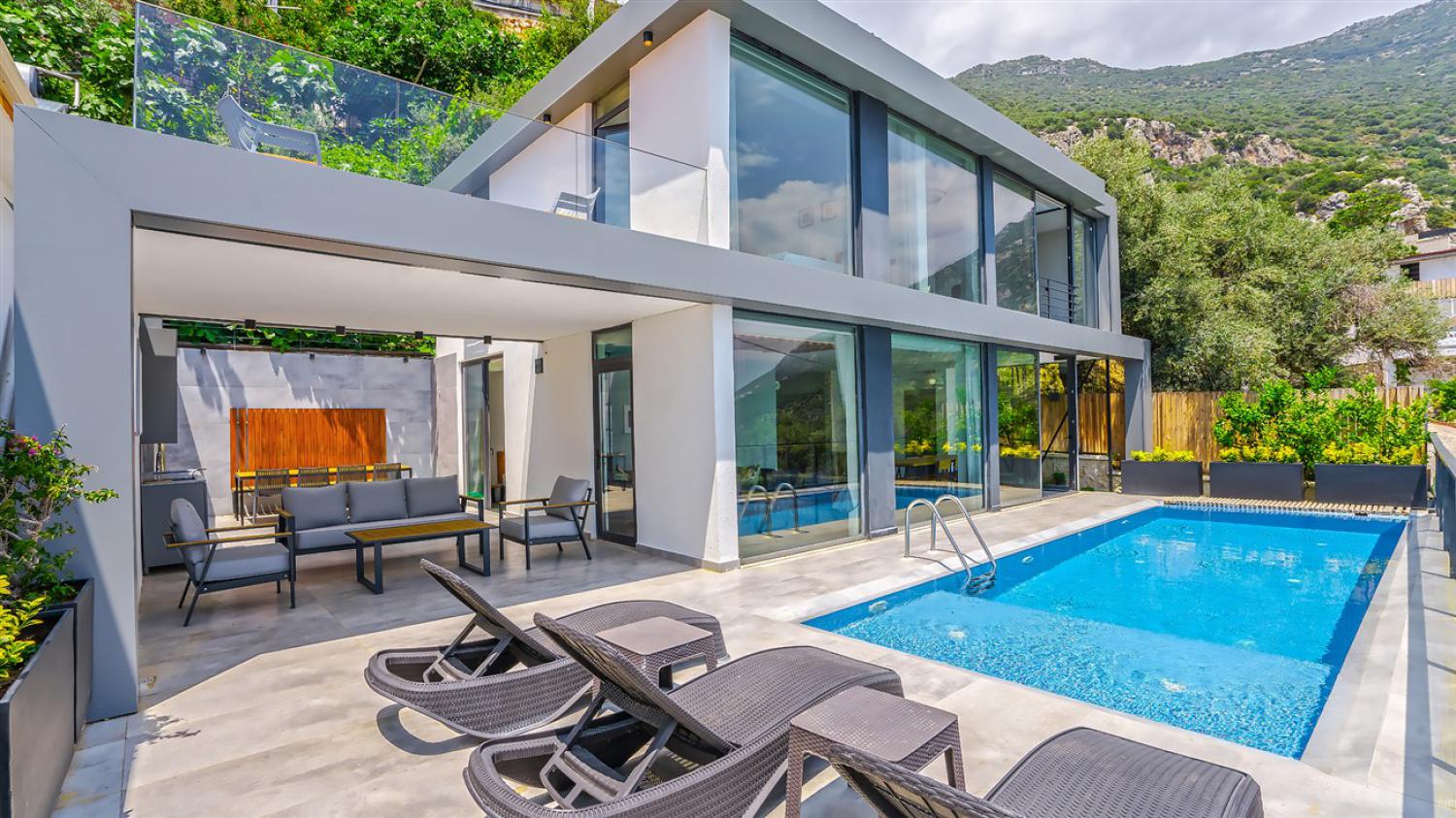 Villa Loca Akbel; Kalkan Akbel' de 4 yatak odalı, 8 kişilik deniz manzaralı kiralık villa