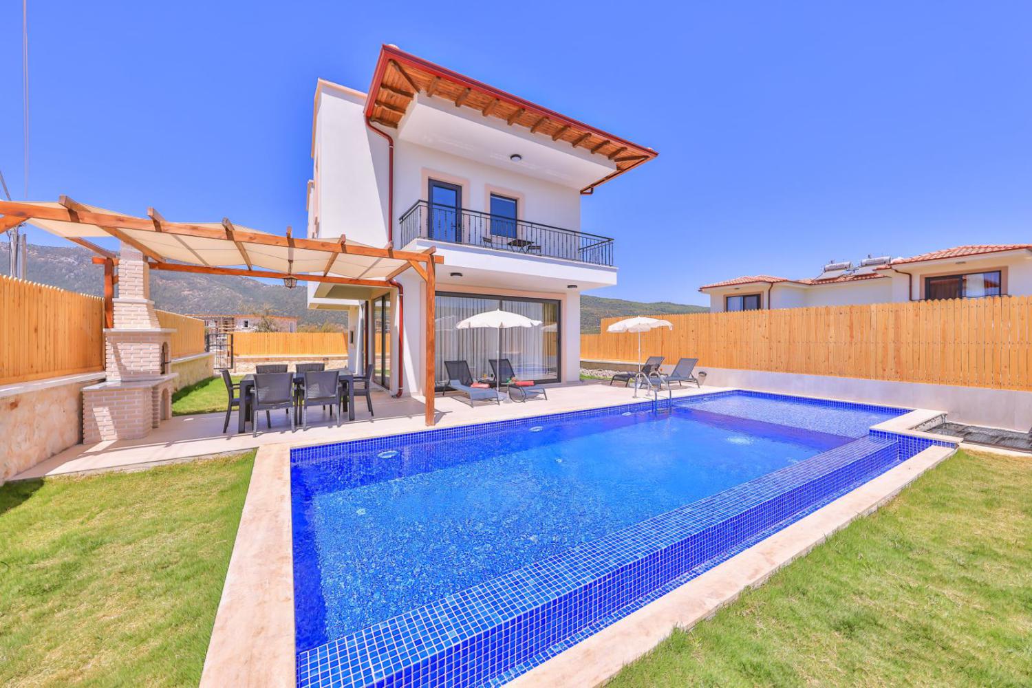 Villa Luiza Kaş (4) Kişilik doğa içerisinde Aile ve Balayı Villası