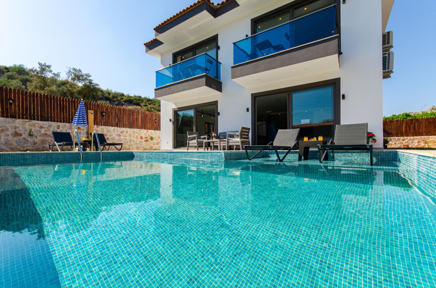 Villa Luka, Kalkan'da 2 yatak odalı ve 4 kişilik, lüks tasarıma sahip, kiralık villa