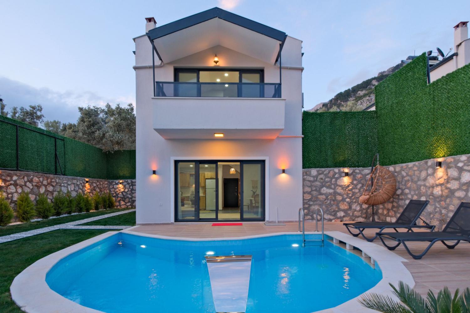 Villa Luna (2) kişilik deniz manzaralı jakuzili balayı kiralık villası.