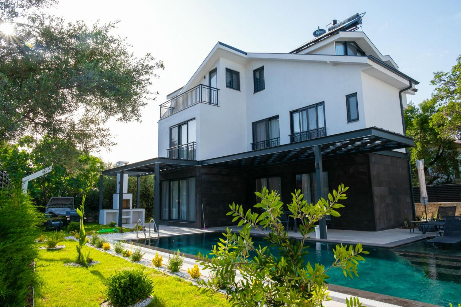 Villa Luna Vista 1 ; 8 Kişi Kapasiteli Özel Havuzlu Merkeze Yakın Geniş Aile Tatil Villası.