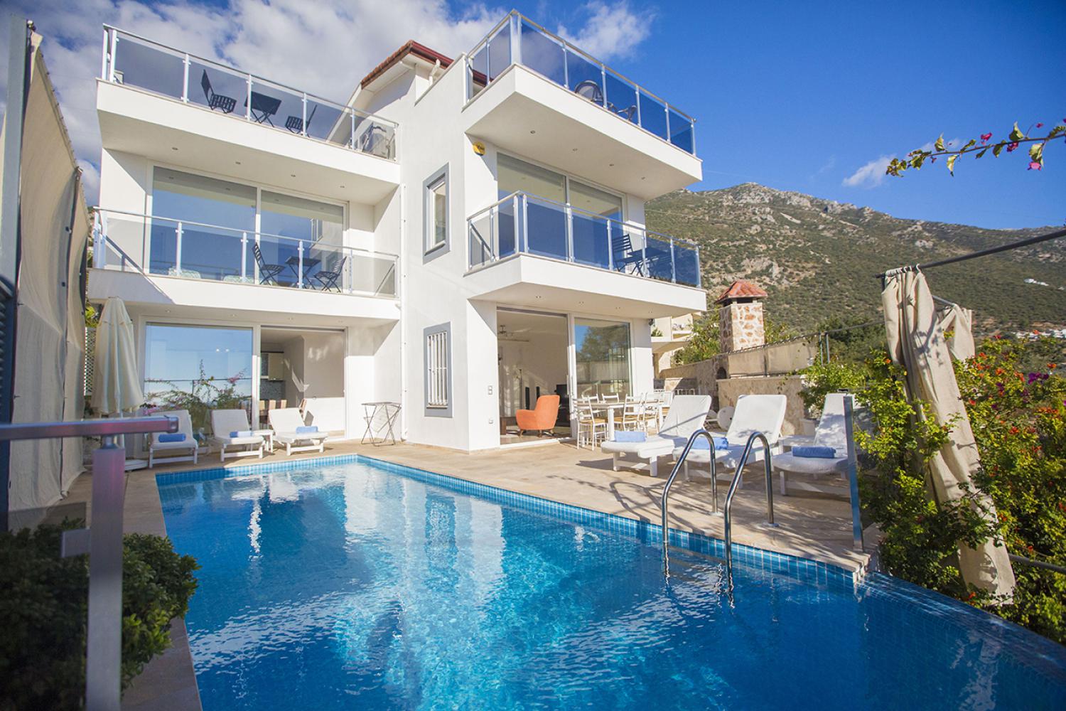 Villa Manolya (6) Kişilik Lüx, Deniz Manzaralı Geniş Aile Villası