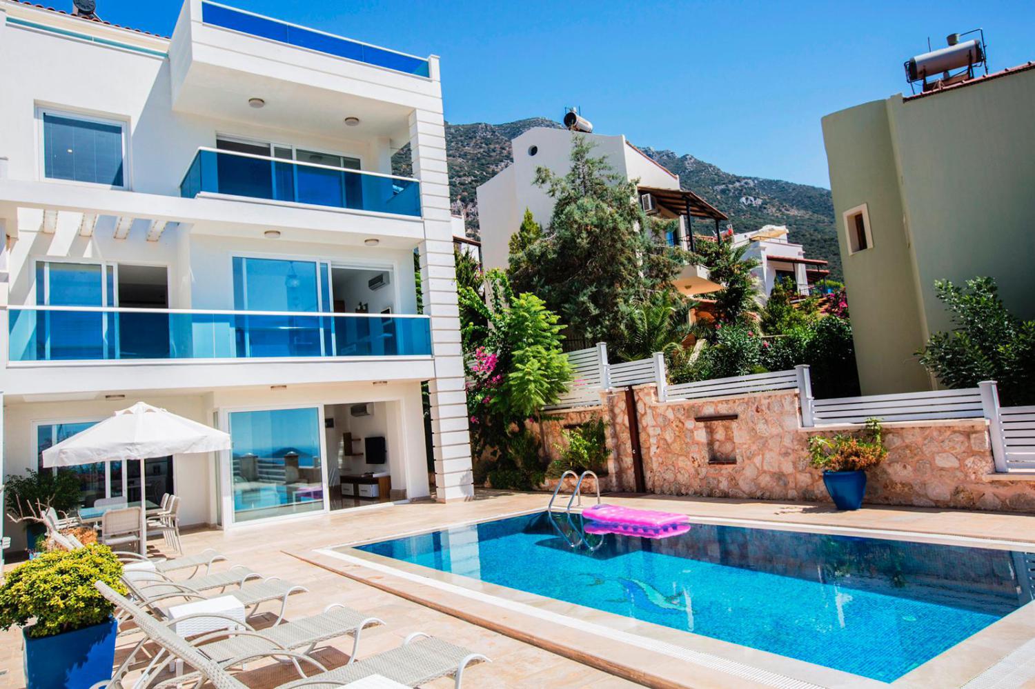 Villa Marcella; Kalkan Kızıltaş' da 4 yatak odalı,8 kişilik kiralık villa