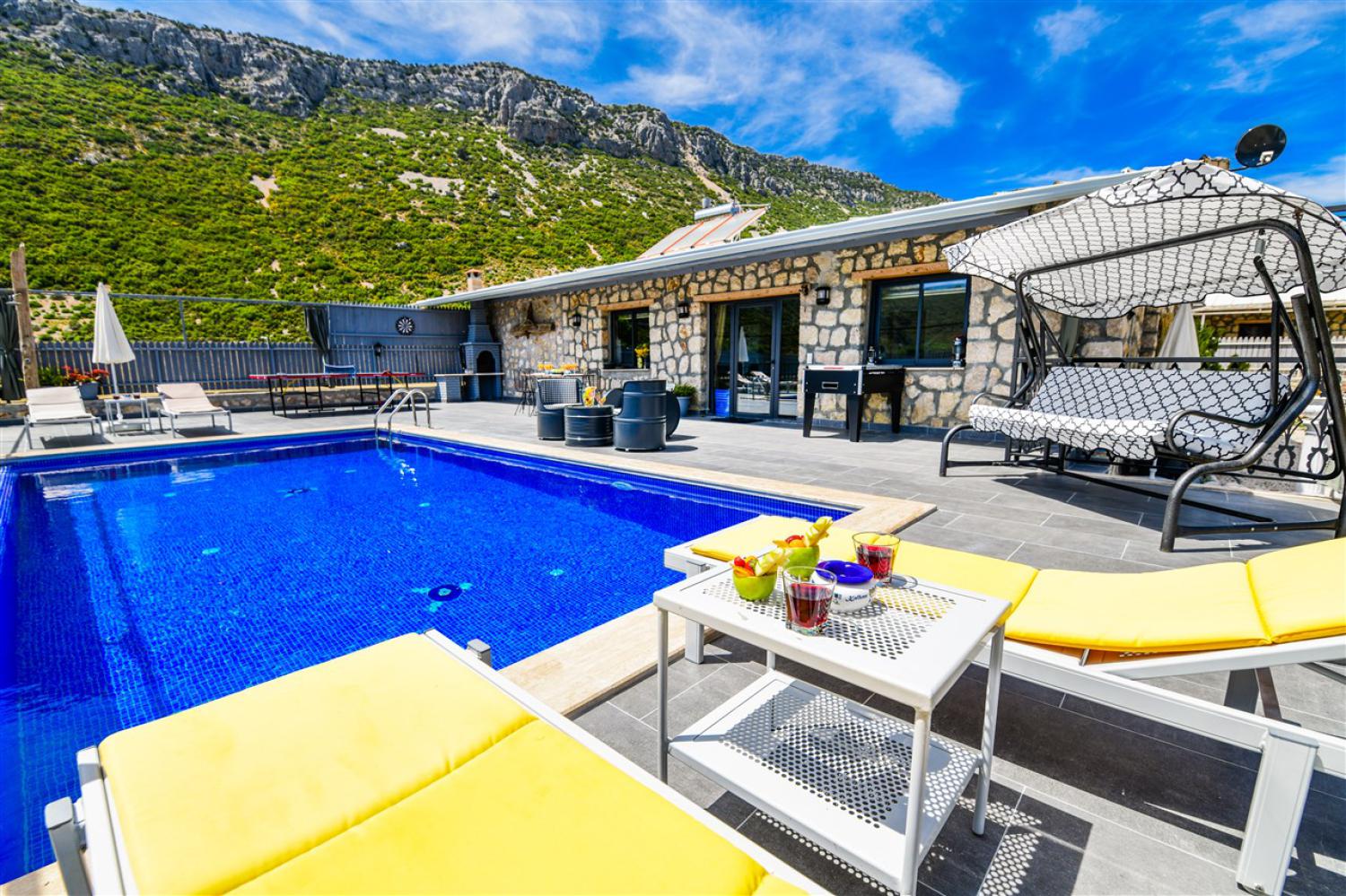 Villa Mavi Boncuk (4) Kişilik Muhafazakar Kiralık Aile ve Balayı Villası