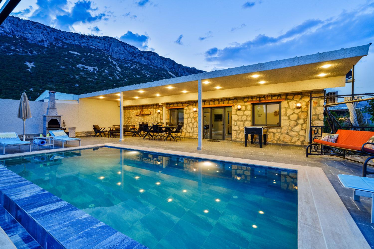 Villa Mavi Boncuk (4) Kişilik Muhafazakar Kiralık Aile ve Balayı Villası
