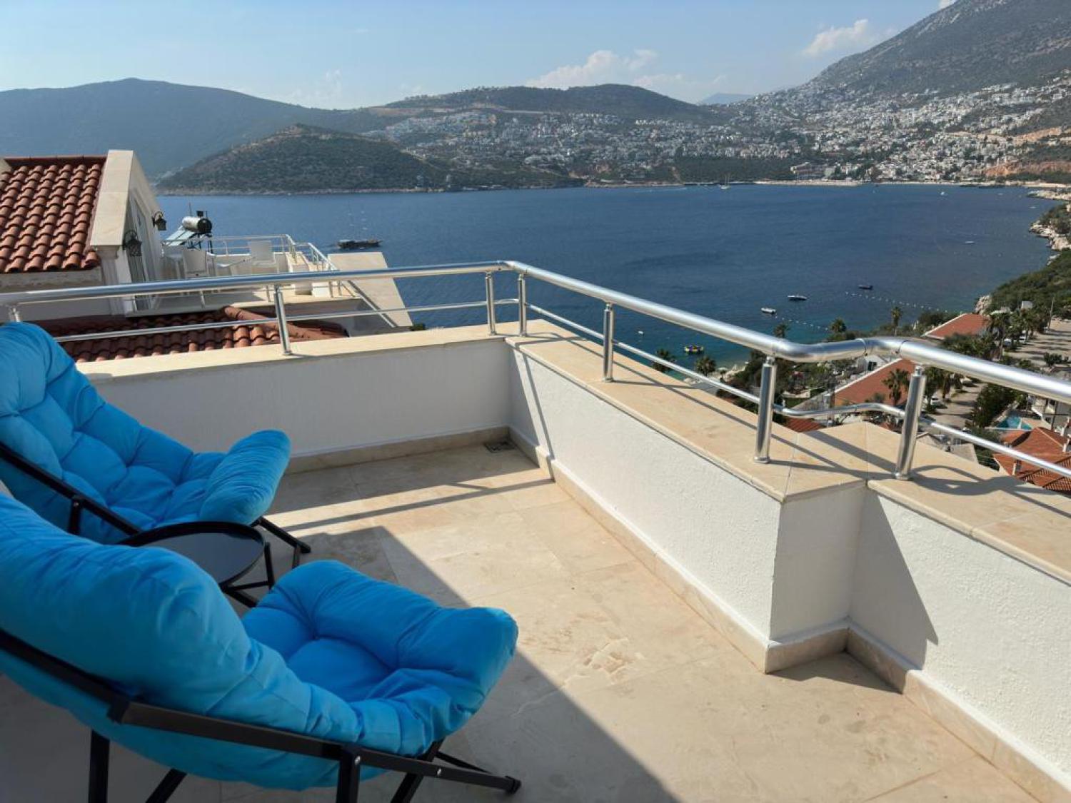 Villa Mavi Su 2, Kalkan'da (10) Kişilik Deniz Manzaralı Kiralık Villa