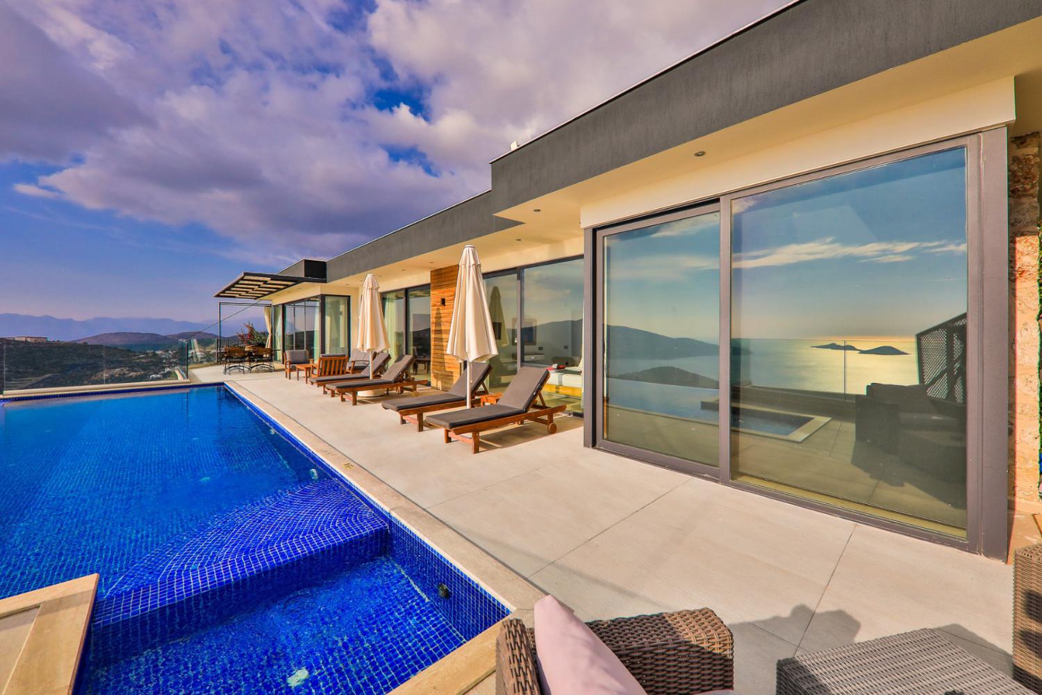 Villa Maysa (4) Kişilik Deniz Manzaralı Aile ve Balayı Villası