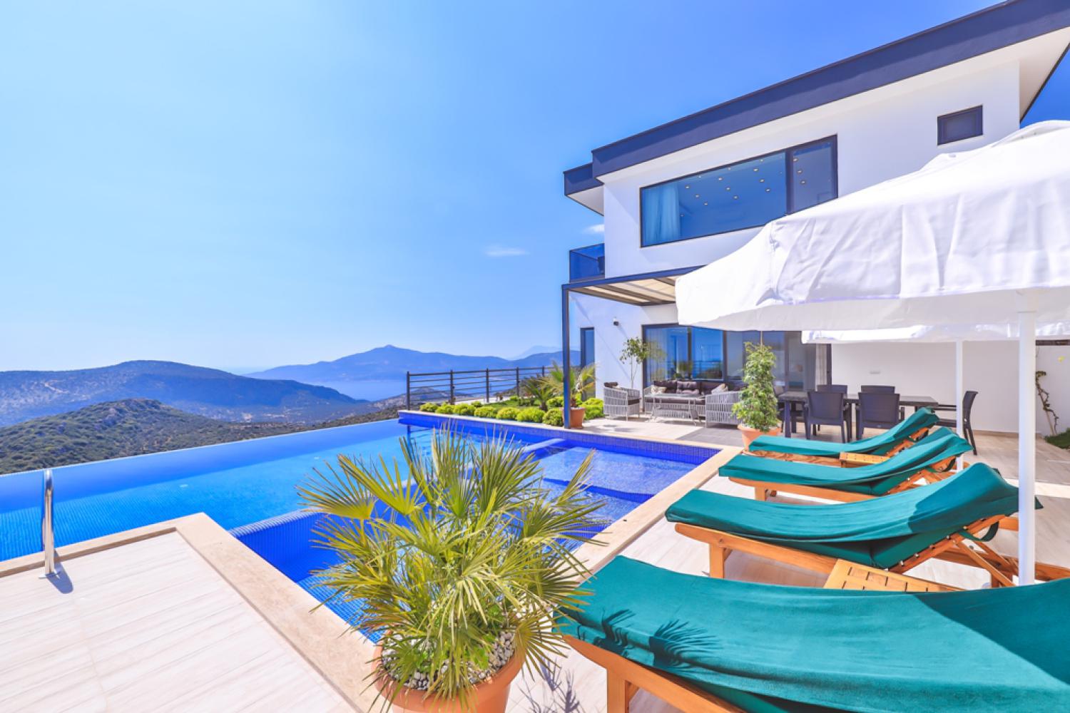 Villa Meddream  (6) kişilik deniz manzaralı,doğa içerisinde Geniş Aile ve Arkadaş Grupları İçin kiralık villası.