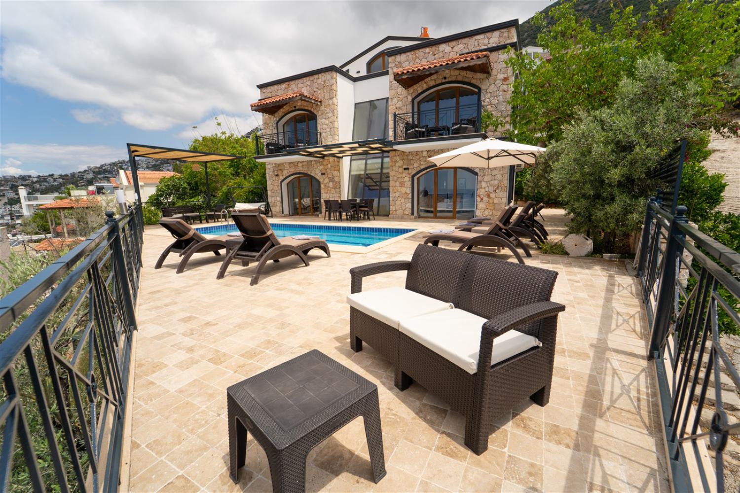 Villa Meltem; Kalkan Kızıltaş Bölgesinde 4 yatak odalı,8 kişilik kiralık villa