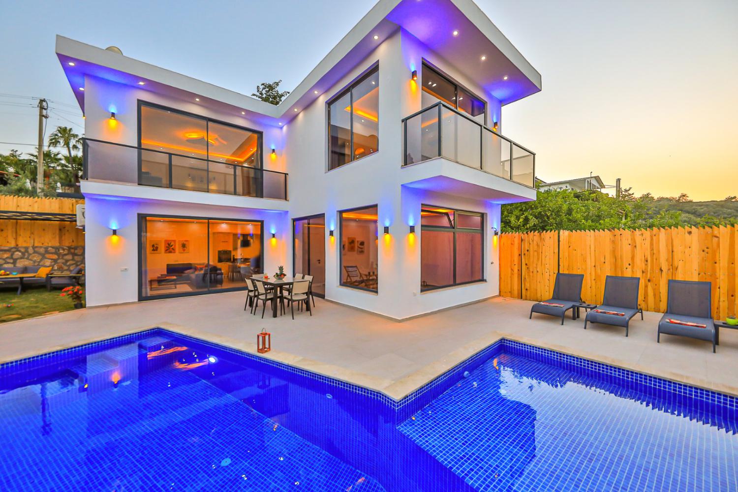 Villa Metaverse, Kalkan'da (4) Kişilik Muhazafar Balayı Villası