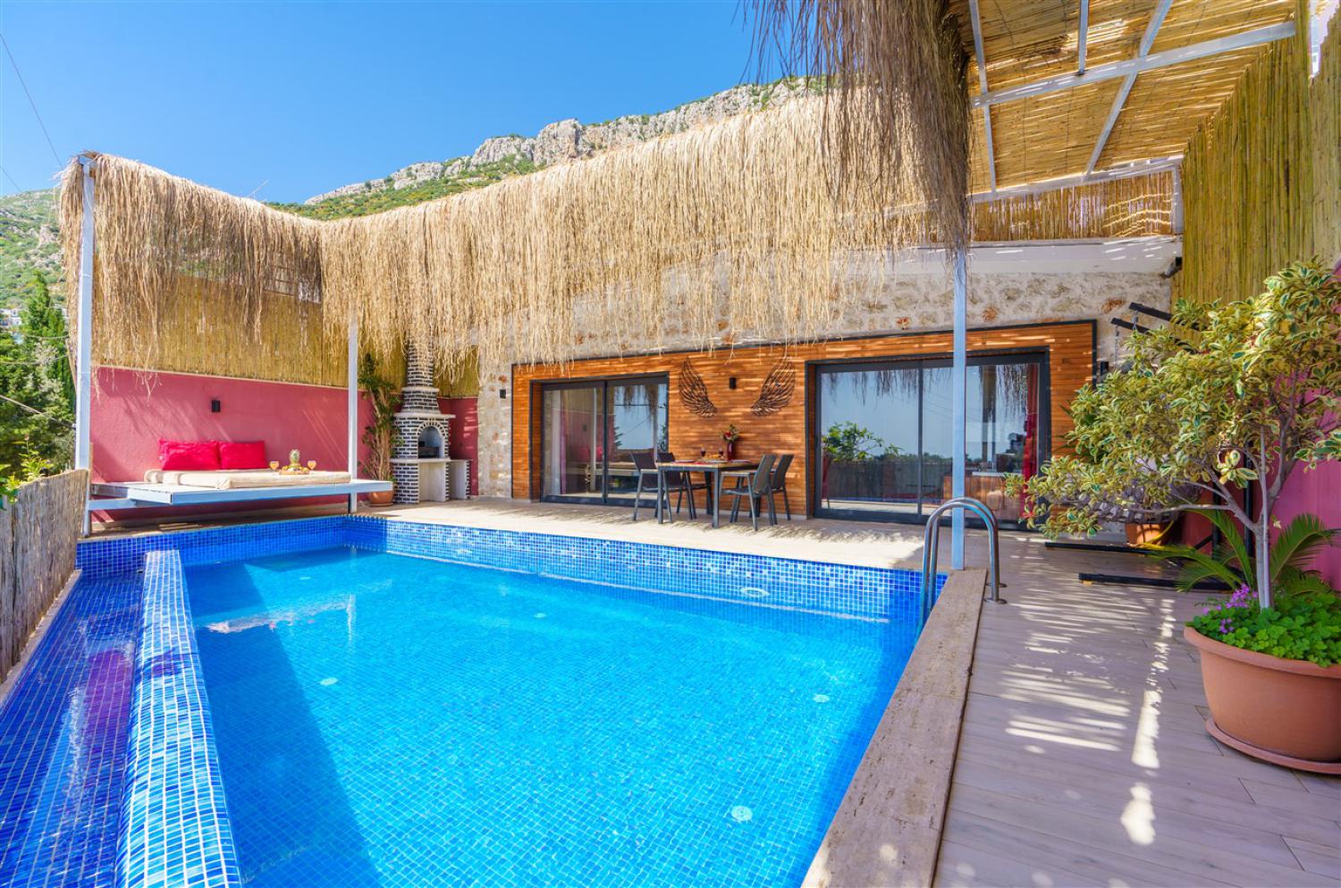 Villa Mira Queen,Kalkan Kördere mevkiinde bulunan 1 yatak odalı 2 kişilik muhafazakar ekonomik balayı villası