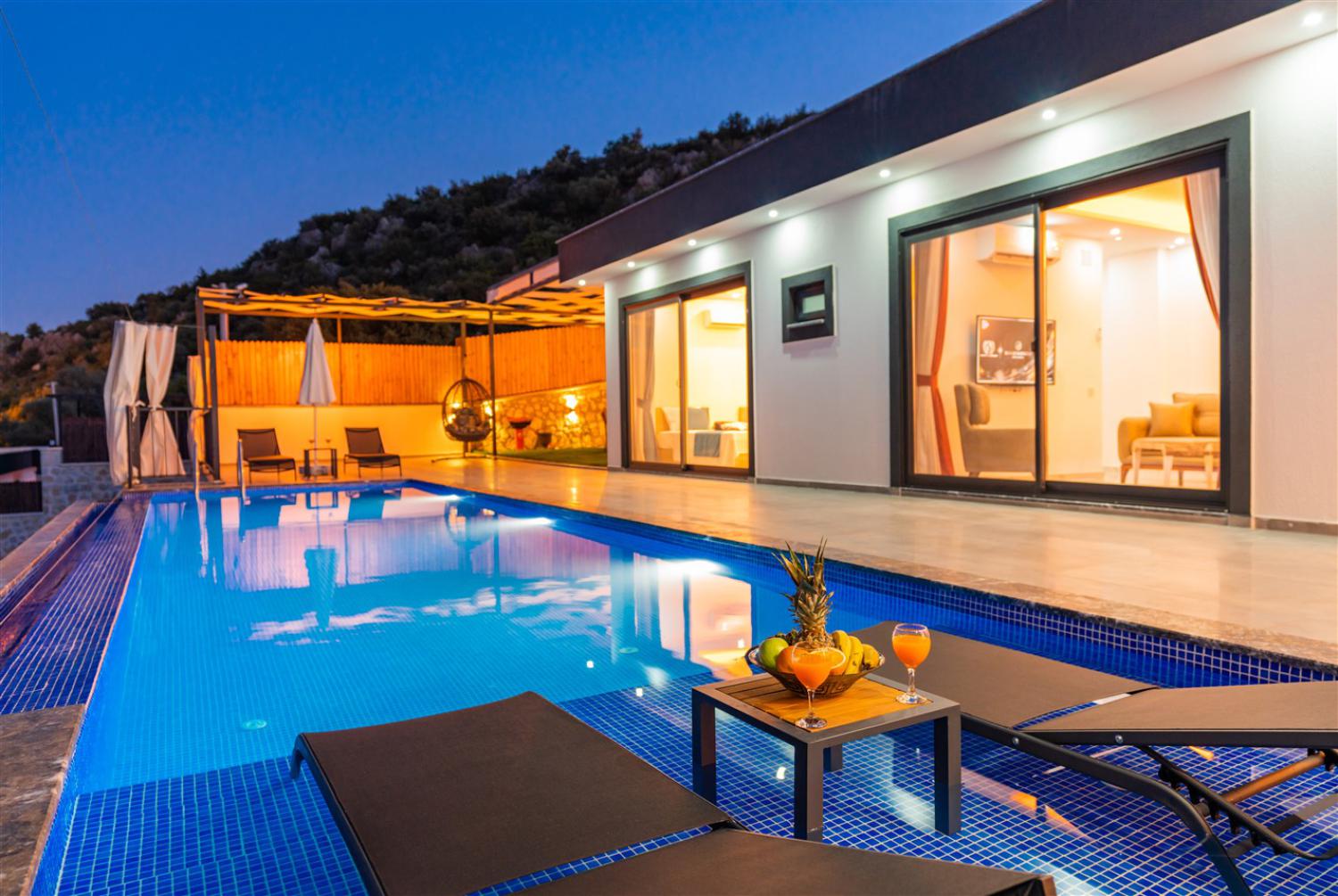 Villa Mister; Kalkan Kördere Bölgesinde (4) Kişilik Villa