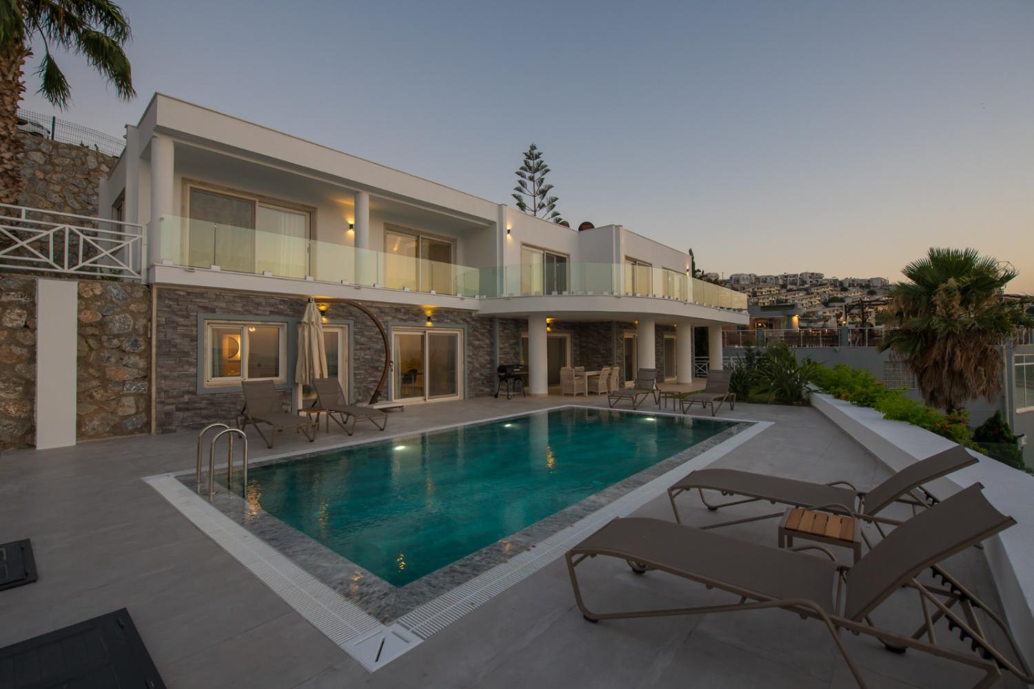 Villa Süper Boss 1 ; Muğla, Bodrum' da (5)yatak odalı(10)kişilik deniz manzaralı kiralık villa