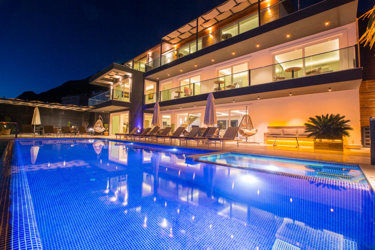 Villa Montana (14) Kişilik Havuzlu Geniş Aile ve Arkadaş Villası