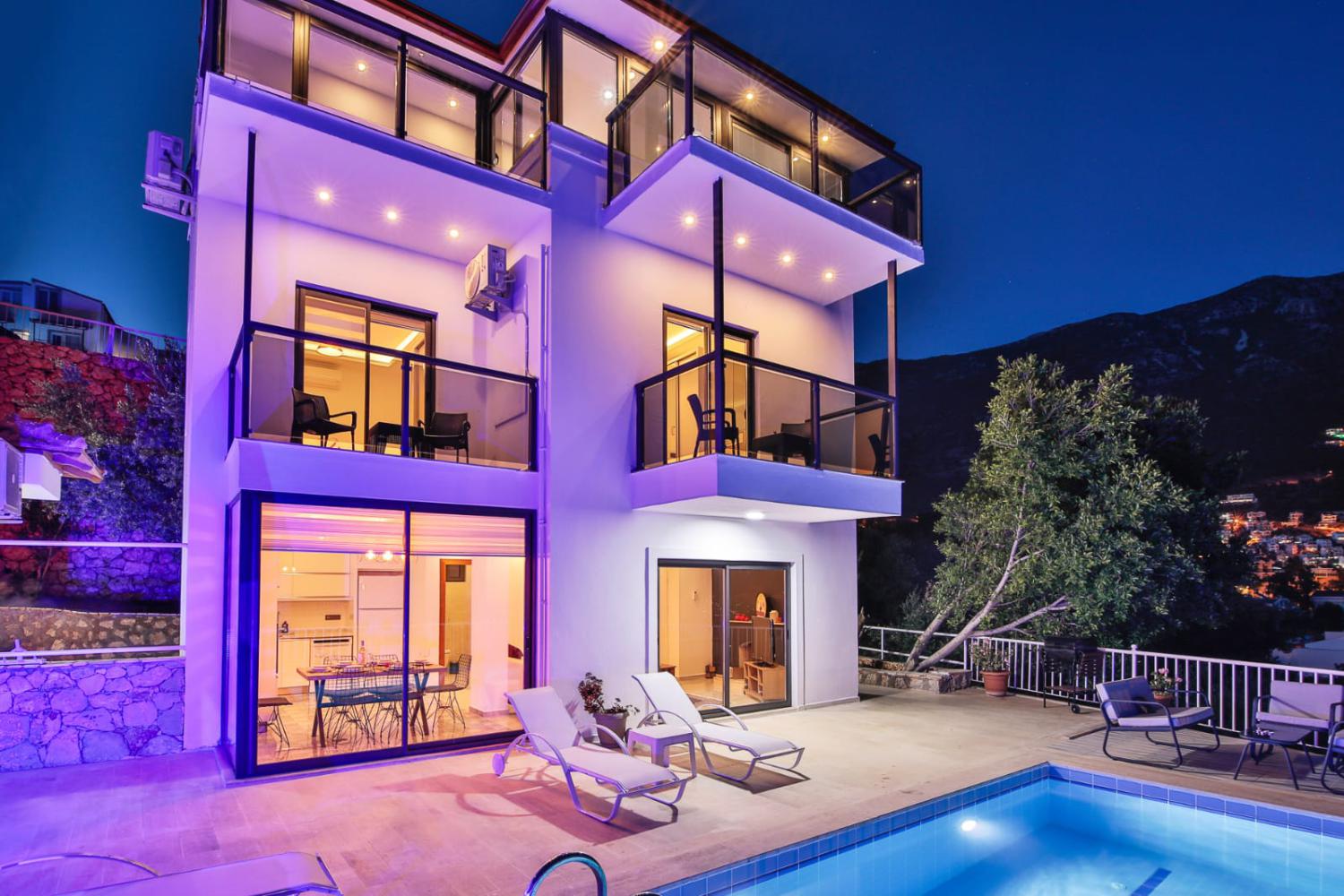 Villa Moon (6) Kişilik Deniz Manzaralı Geniş Aile ve Arkadaş Villası