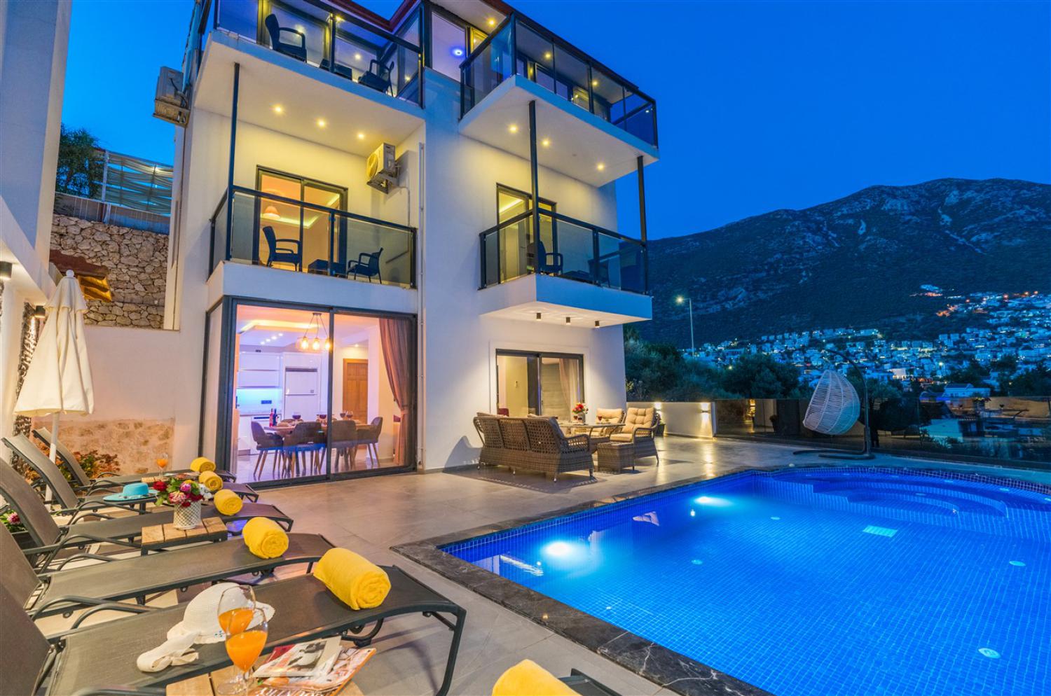 Villa Moon (6) Kişilik Deniz Manzaralı Geniş Aile ve Arkadaş Villası
