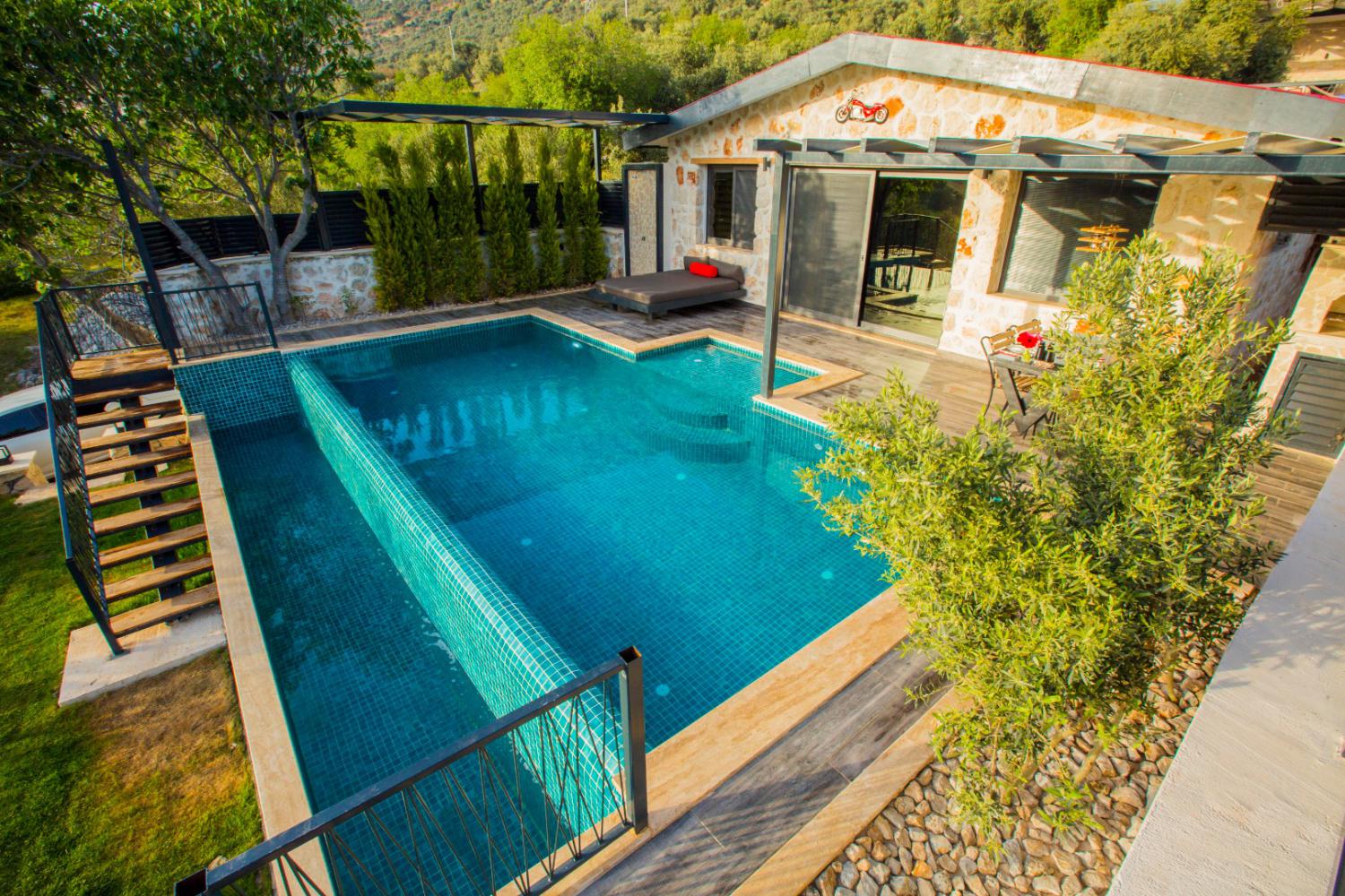 Villa Navara (2) Kişilik Yeşil Bahçeli Muhafazakar Balayı Villası
