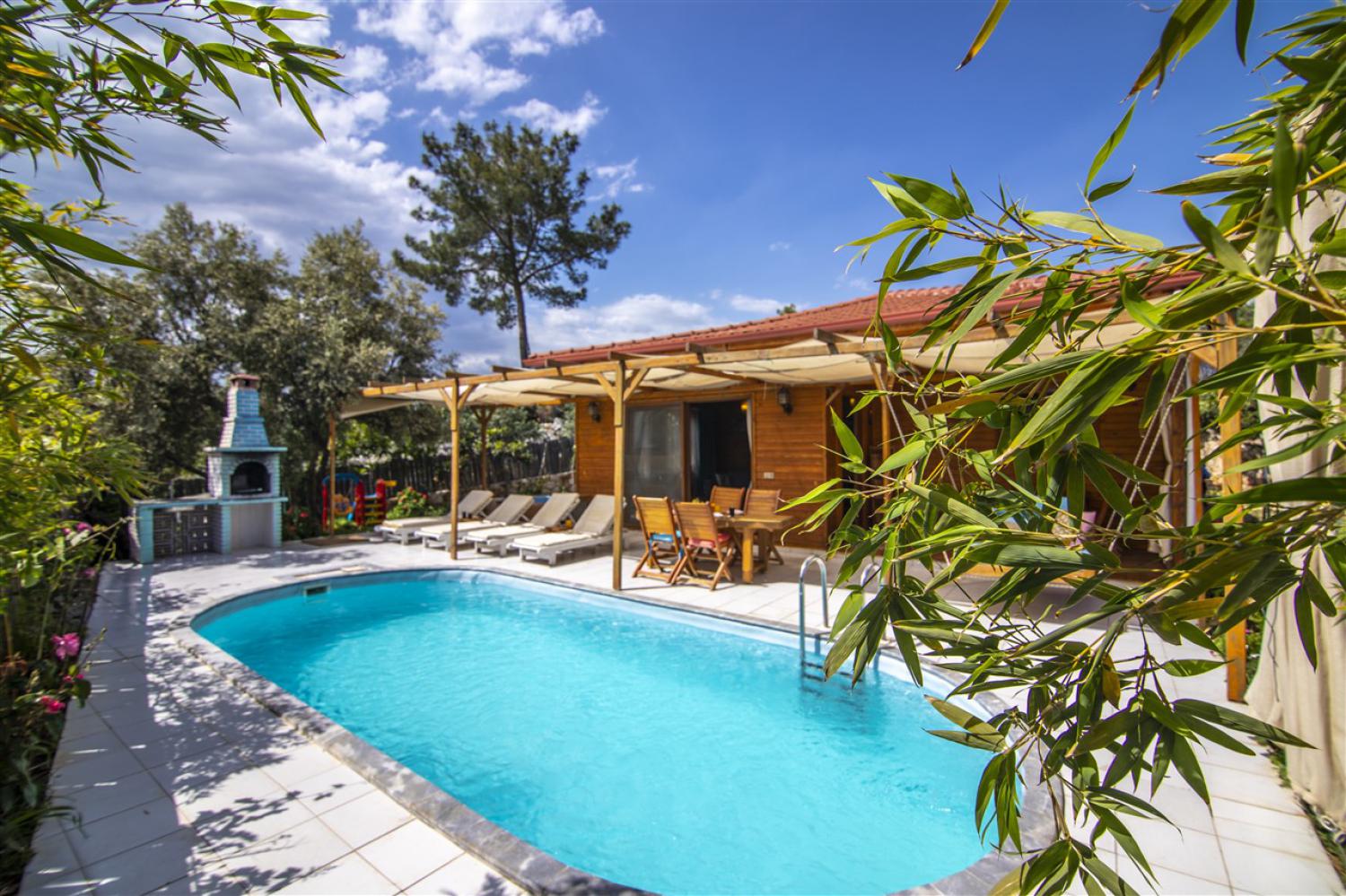 Villa Nehir İslmalarr ; Kalkan İslamlar'da 4 kişilik doğa içerisinde Kiralık Tatil Villası.