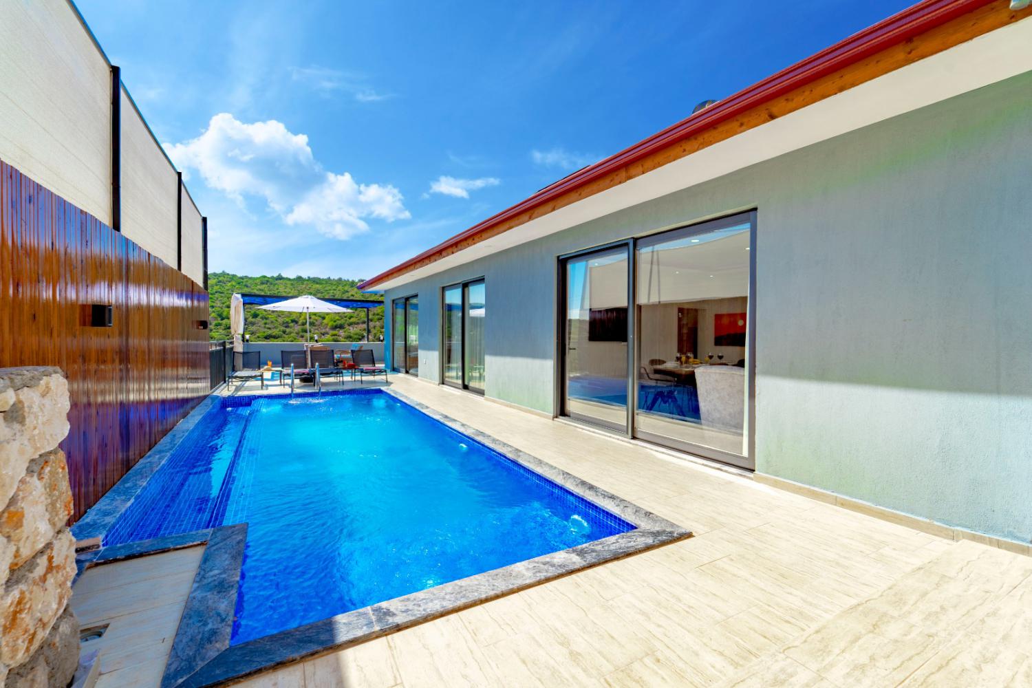 Villa Neptün 1, Kalkan Patara bölgesinde bulunan 2 yatak odalı/4 kişilik kiralık özel havuzlu villa