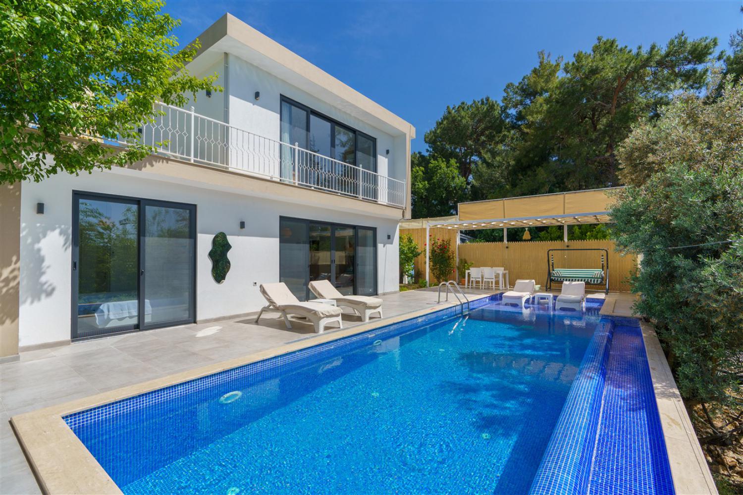 Villa Netya ; Kalkan Üzümlü'de 4 Kişilik Muhafazakar Doğa İçerisinde Balayı Villası.