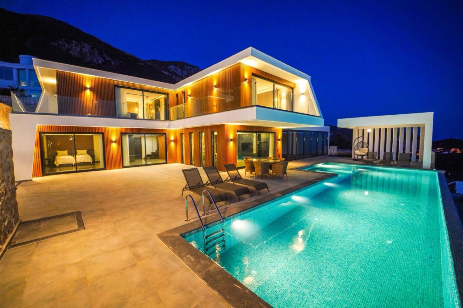 Villa New Ada, Kalkan'da (6) kişilik deniz manzaralı geniş aile ve arkadaş grupları için uygun Villa