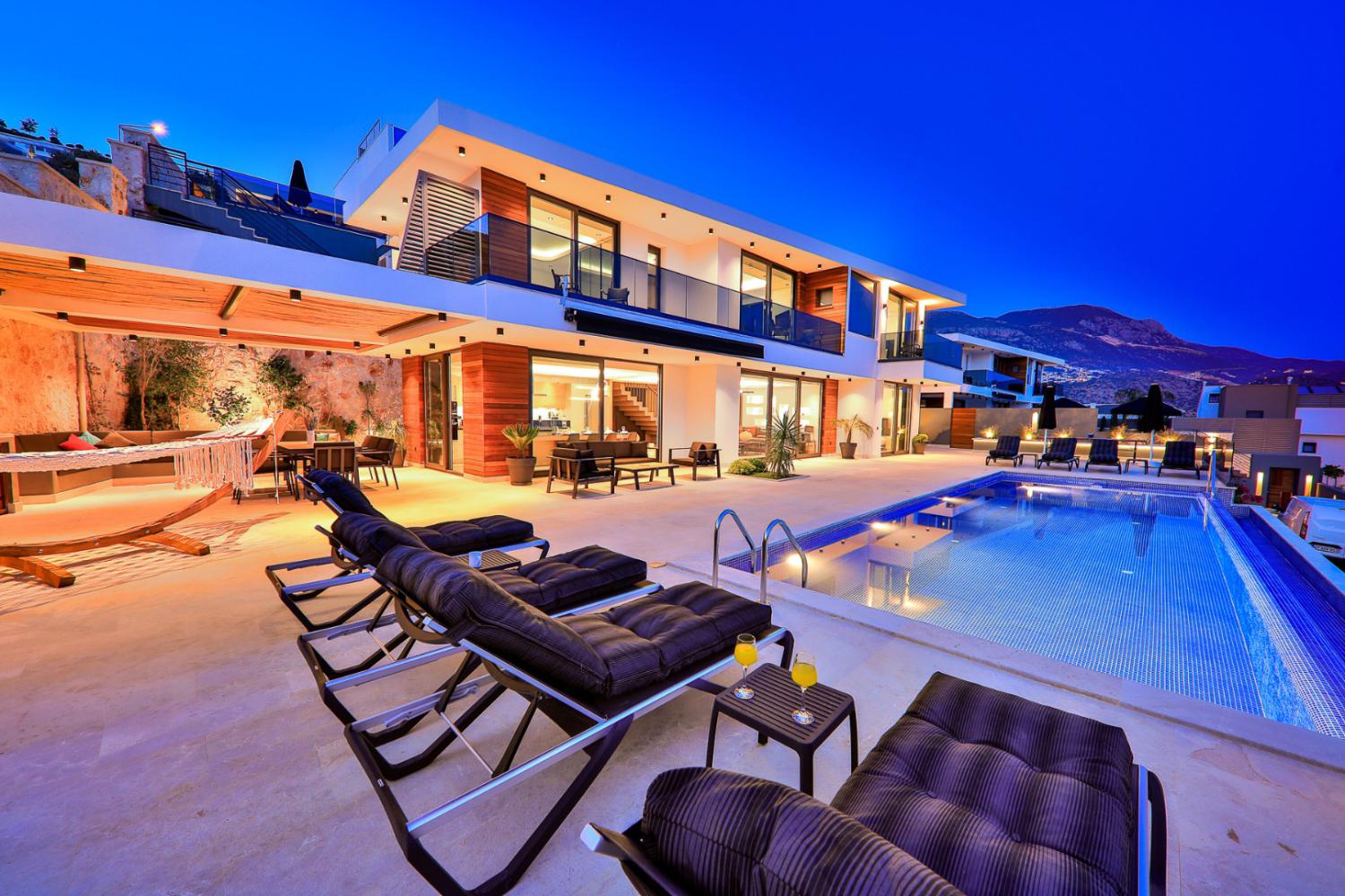 Villa Nymphe (8) Kişilik Plaja Yakın Geniş Aile ve Arkadaş Villası