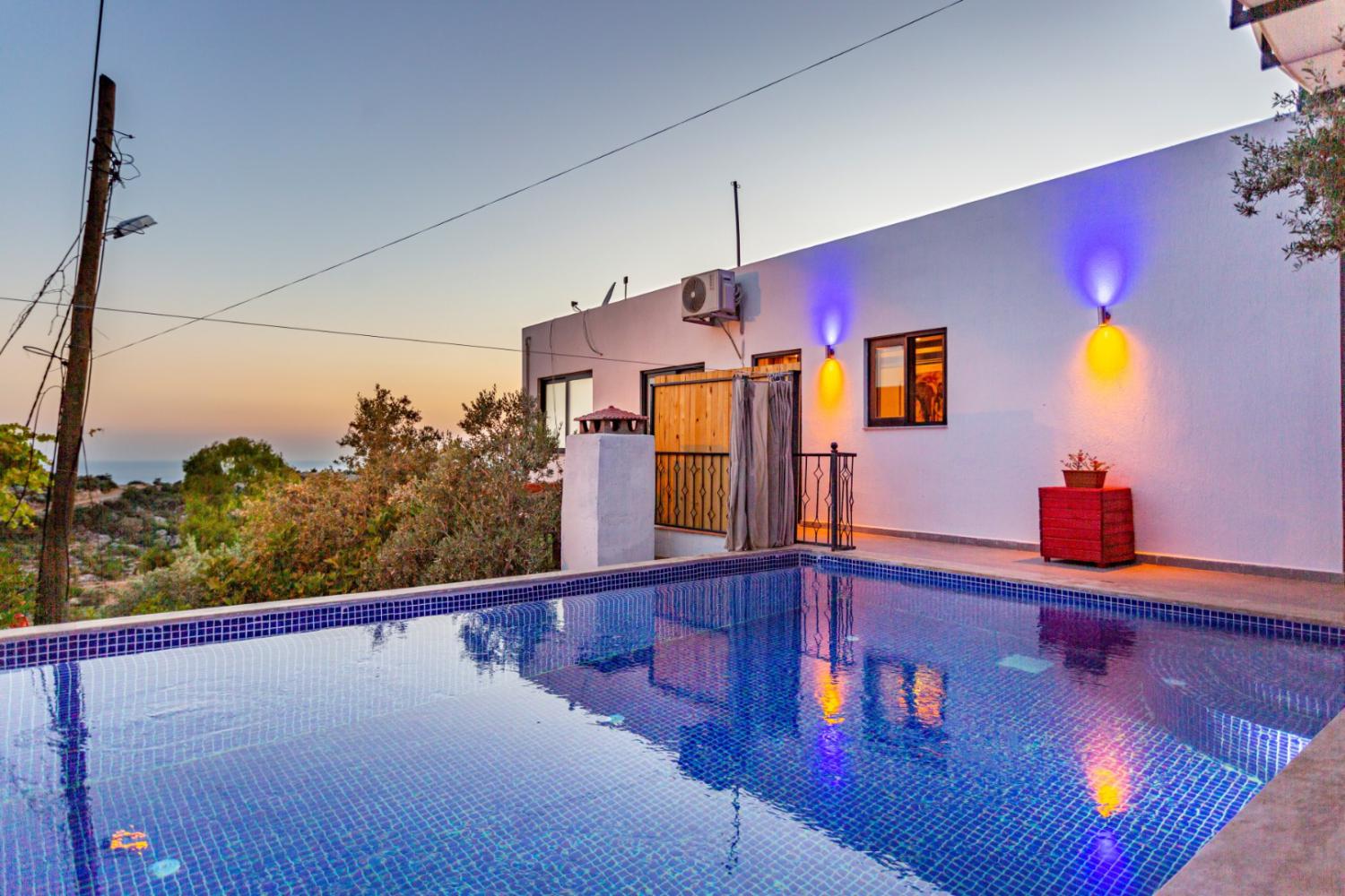 Villa Odakhan, Kalkan'da (4) Kişilik Doğa İçinde Kiralık Muhafazakar Balayı Villası