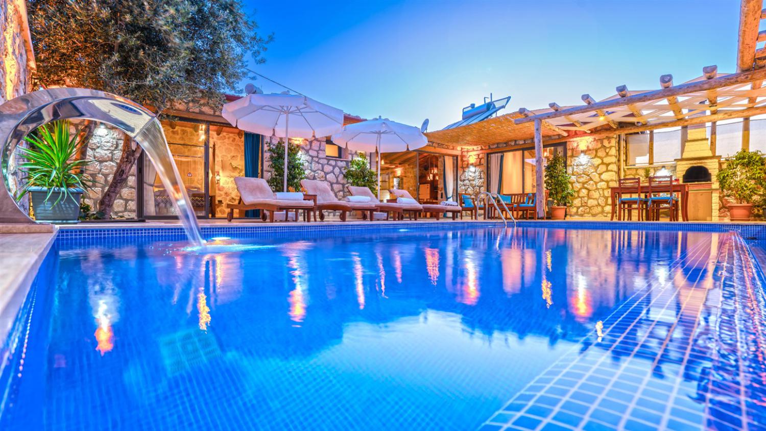 Villa Okaliptos, Kalkan Kördere bölgesinde bulunan 2 yatak odalı/4 kişilik kiralık özel havuzlu villa