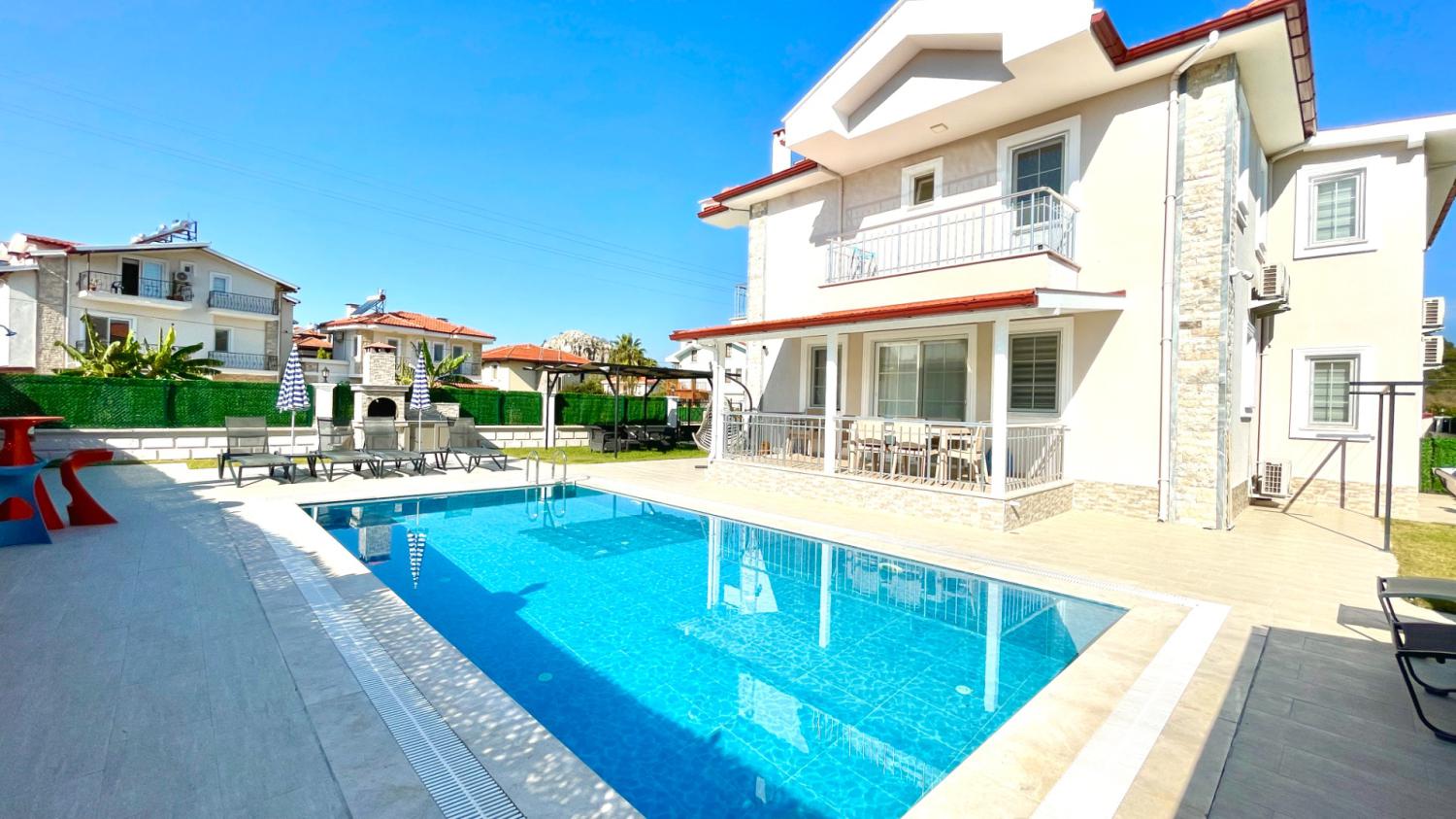 Villa Meyra Dalyan, Ortaca'da (8) Kişilik Merkeze Yakın Kiralık Villa