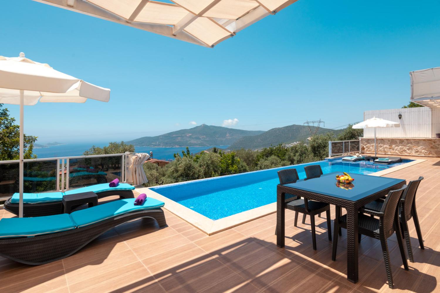 Villa Olgun ,(4) kişi kapasiteli,balayı çiftleri için uygun jakuzili villalarımız arasında yer almaktadır.
