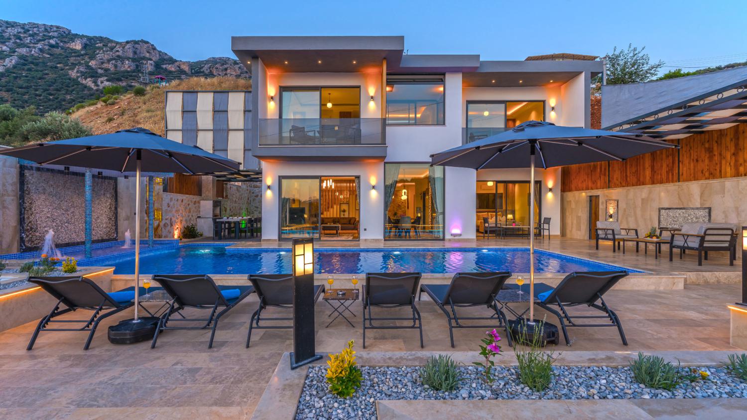 Villa TİLYA, Kalkan Kördere bölgesinde bulunan 3 yatak odalı/6 kişilik kiralık özel havuzlu villa