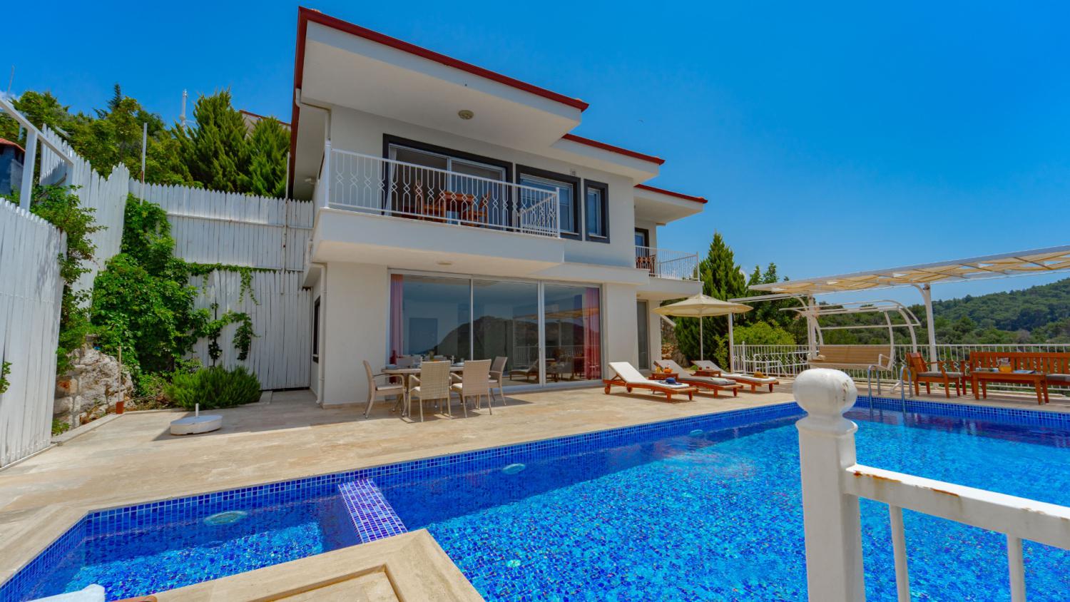 Villa Oscar, Kalkan'da (6) Kişilik Muhafazakar Jakuzili Kiralık Villa