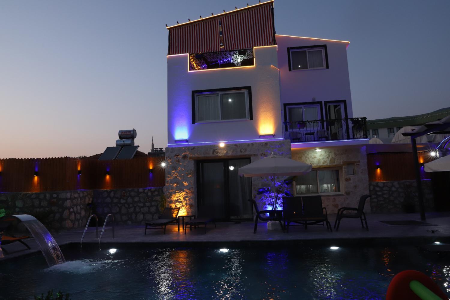 Villa Özkan ; Kalkan Çavdır Mevkiinde 6 Kişilik Kiralık Tatil Villası.