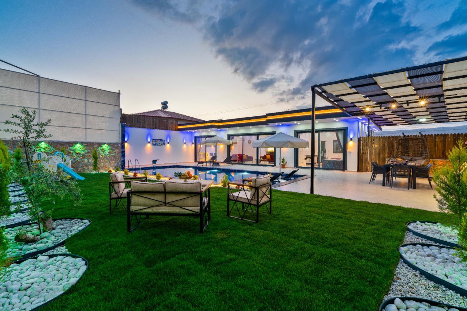 Villa Özmen: Kalkan Çavdır'da 4 Kişilik Muhafazakar Balayı Villası.
