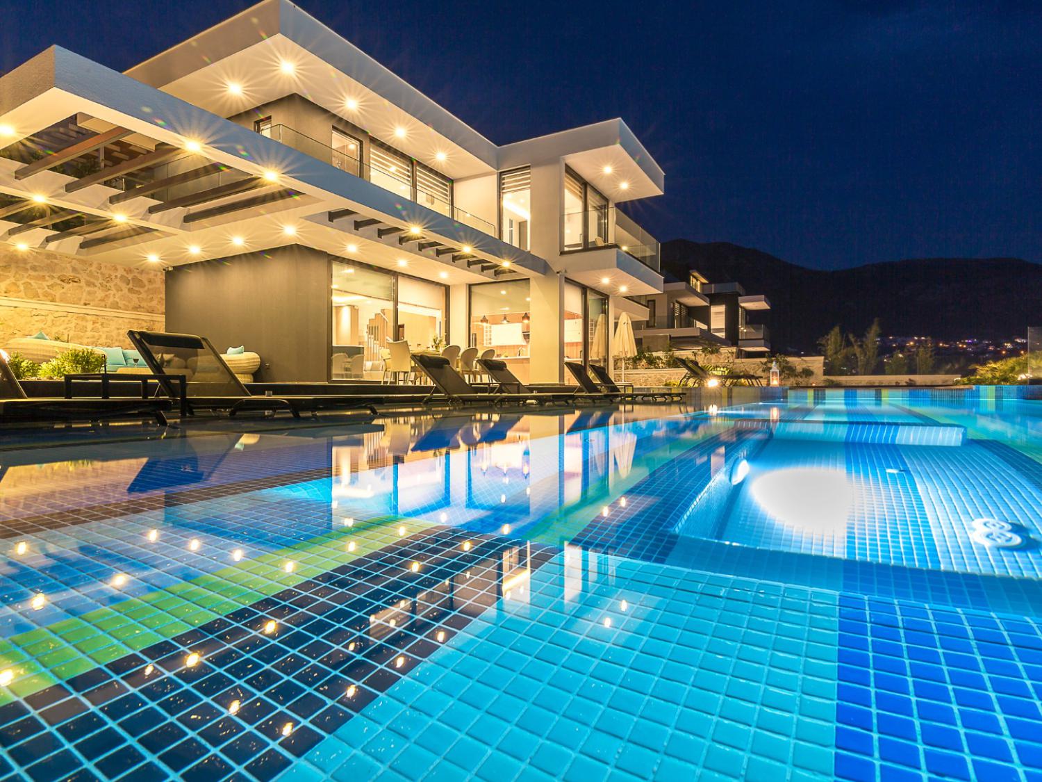 Villa Panoramas, Kalkan'da (8) Kişilik Lüks Deniz Manzaralı Kiralık Villa
