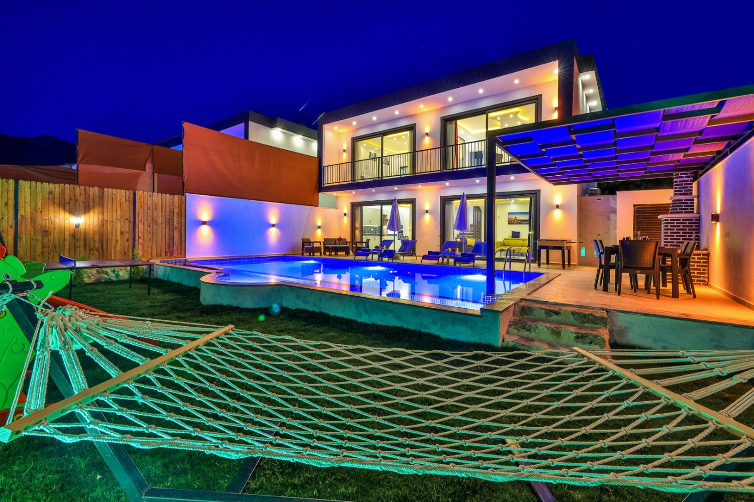 Villa Paradise Yeşilköy 2, Yeşilköy'de bulunan (5) Kişilik Kiralık Balayı Villası