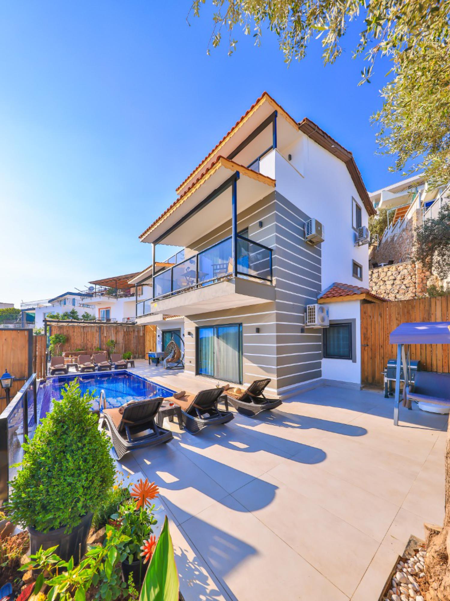 Villa Parle, Kalkan'da (8) Kişilik Deniz Manzaralı Kiralık Lüks Tatil Villası