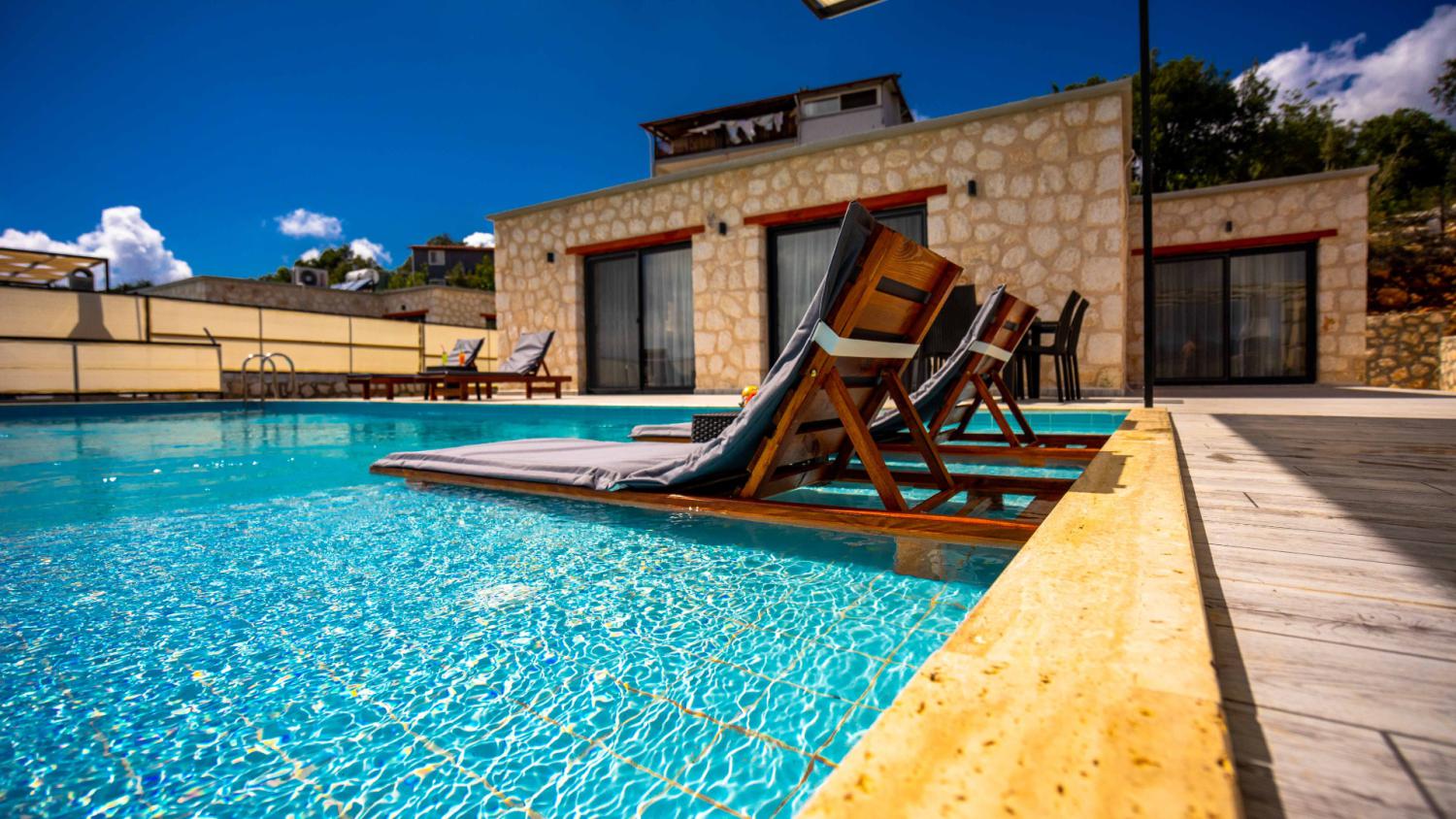 Villa Perla Kaş, Kaş, Pınarbaşı/Kartın Mevkiinde 2 Yatak Odalı 4 Kişilik Kiralık Tatil Villası