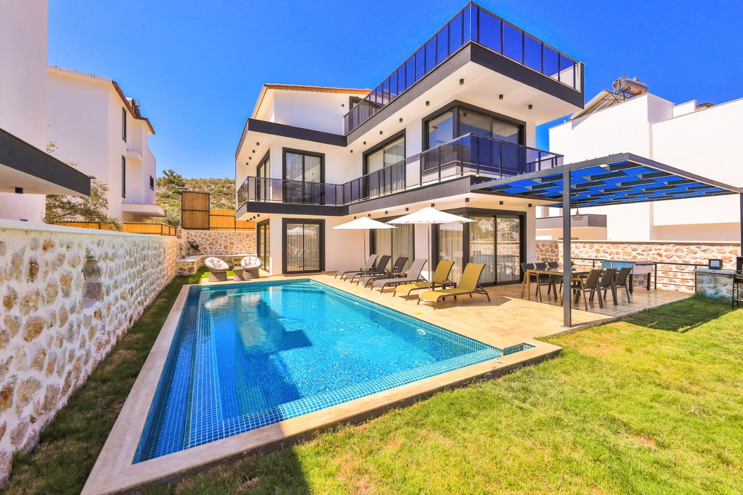 Villa Puma, Kalkan Kalamar mevkiinde bulunan 3 odalı özel havuzlu kiralık villa 