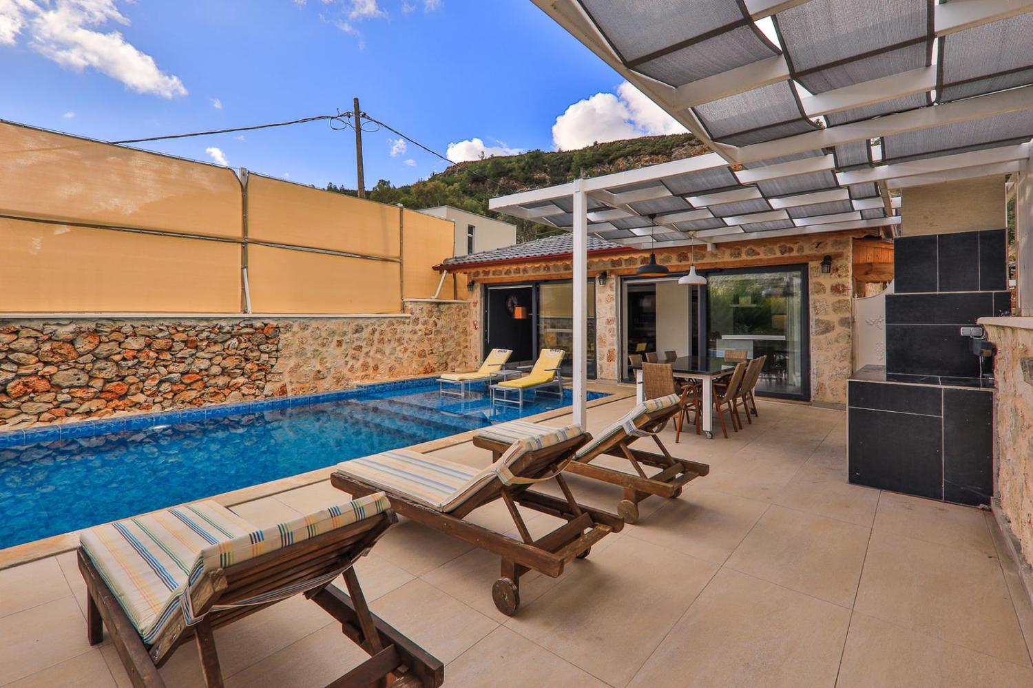 Villa Redro Kalkan İslamlar' da 2 yatak odalı, kiralık tatil villası