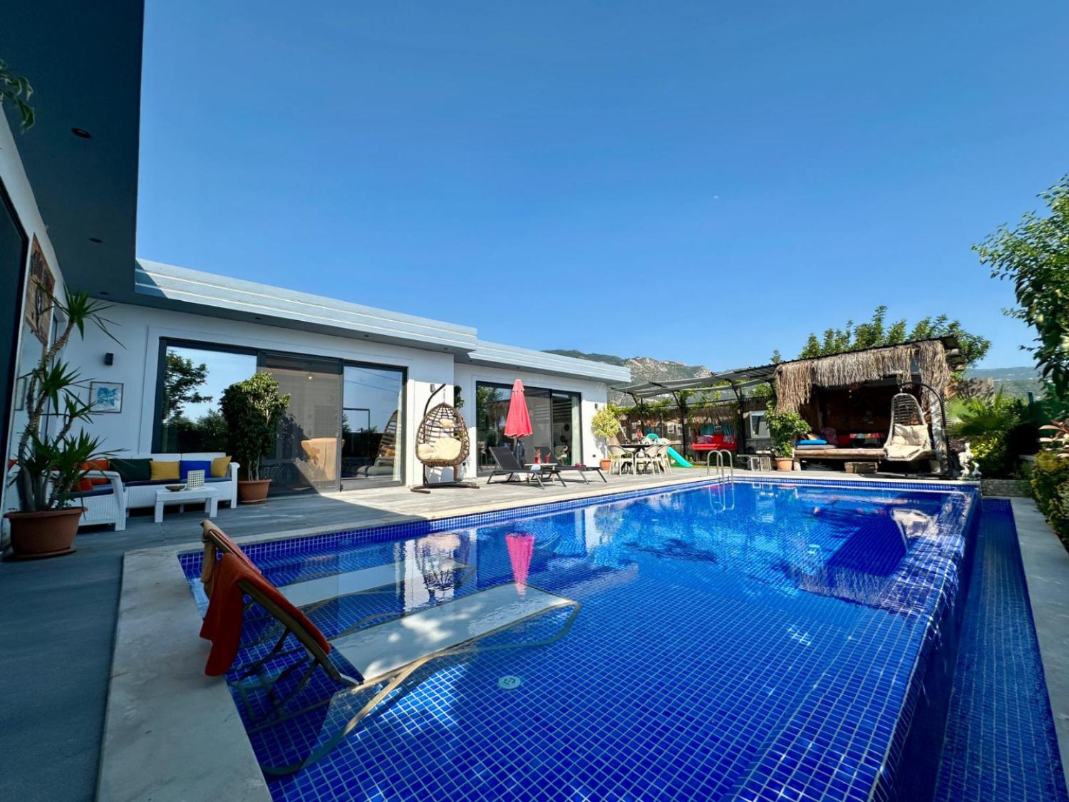 Villa Renk (4) Kişilik Kalkan'da Muhafazakar Kiralık Aile ve Balayı Villası