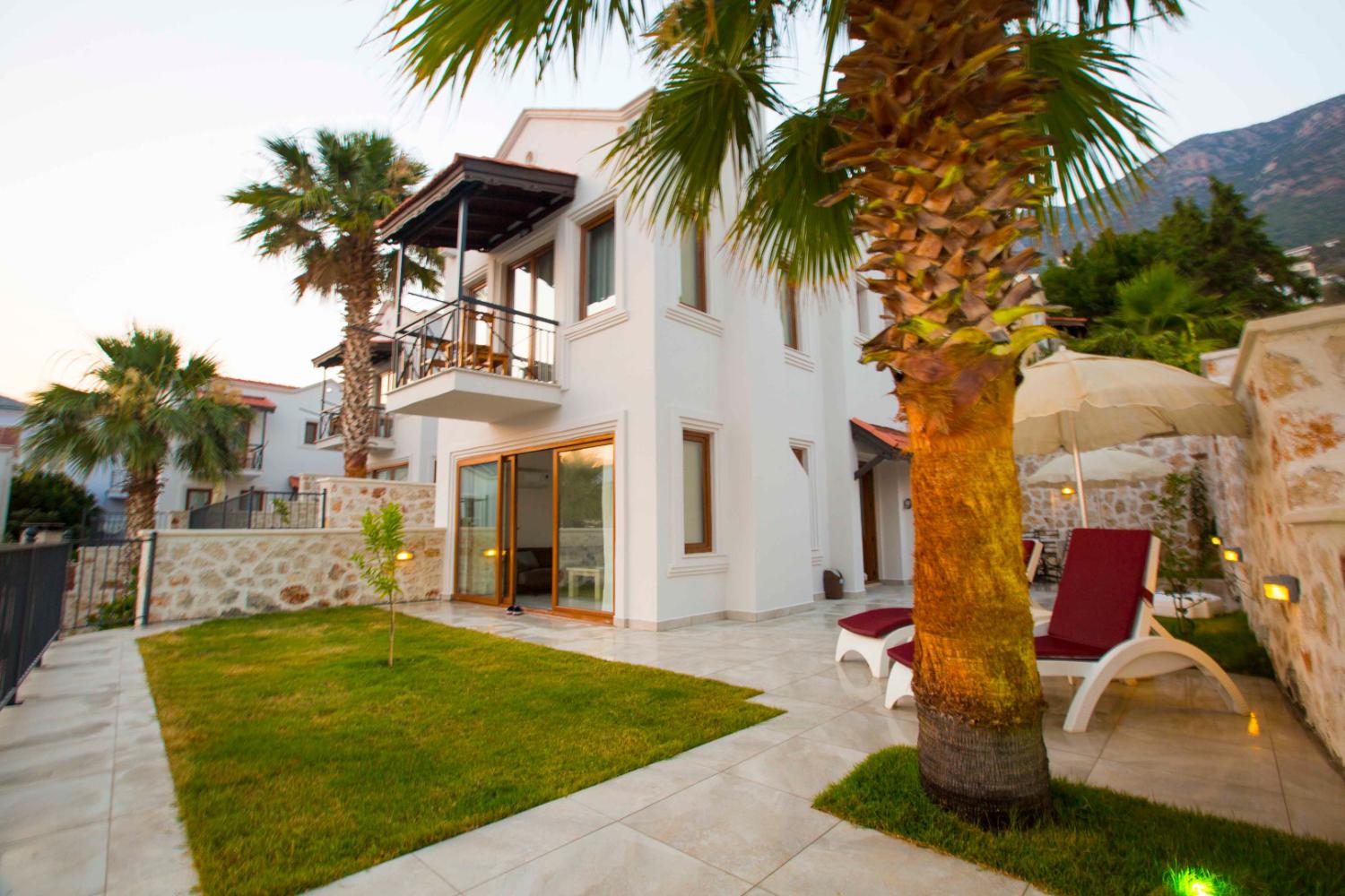 Villa Road Bora (4) Kişilik Deniz Manzaralı Kiralık Aile Villası