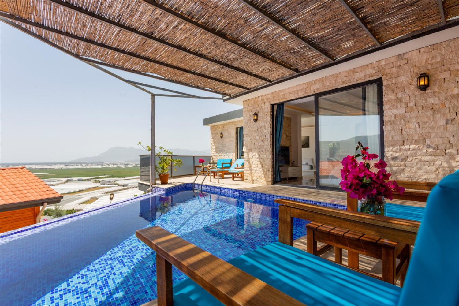 Villa Rock (2) Kişilik Havuzlu Muhafazakar Balayı Villası