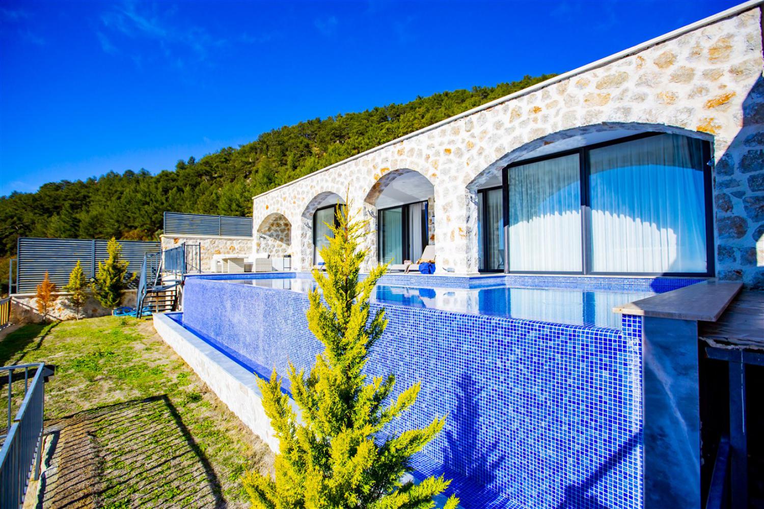 Villa Royal 3 (6) Kişilik Doğa İçerisinde Geniş Aile ve Arkadaş Villası
