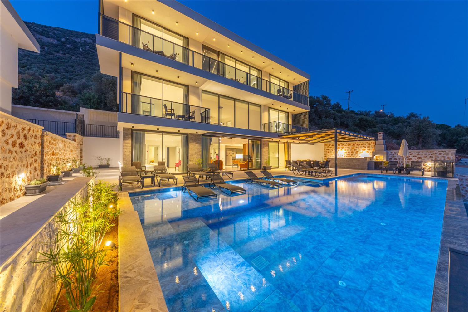 Villa Royal Falcon, Kalkan'da (12) Kişilik Lüks Tasarımlı Kiralık Villa