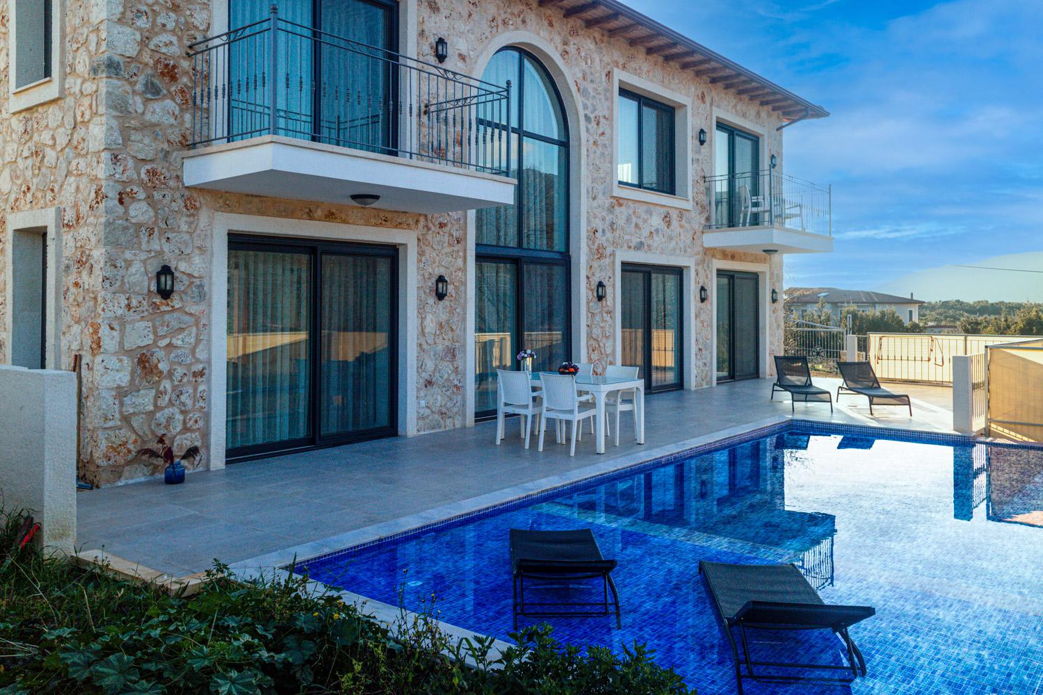 Villa Rozerin (4) Kişilik Muhafazakar Aile ve Balayı Villası