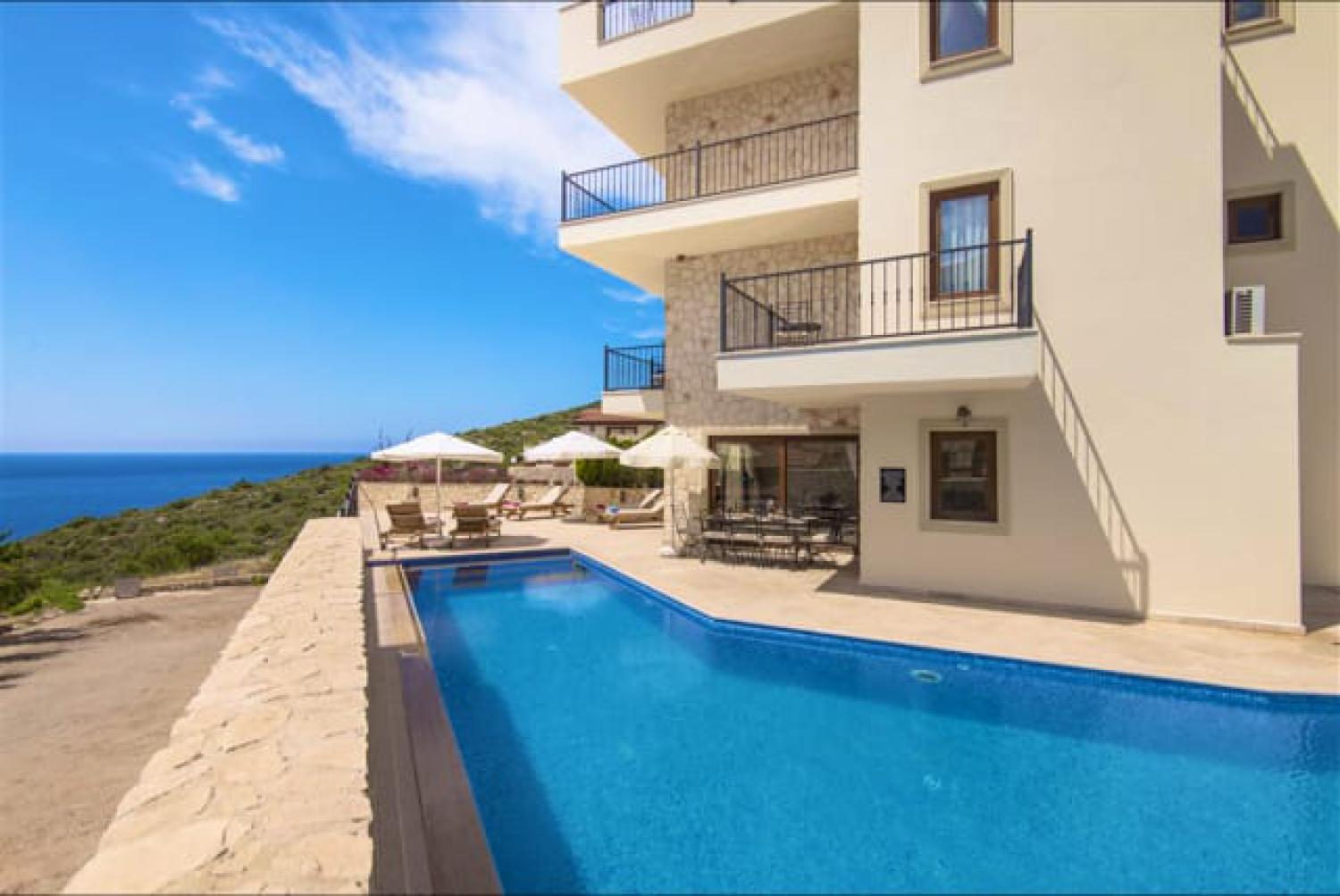 Villa Sarafin ; Kalkan Kalamar bölgesinde (8) kişilik kiralık villası