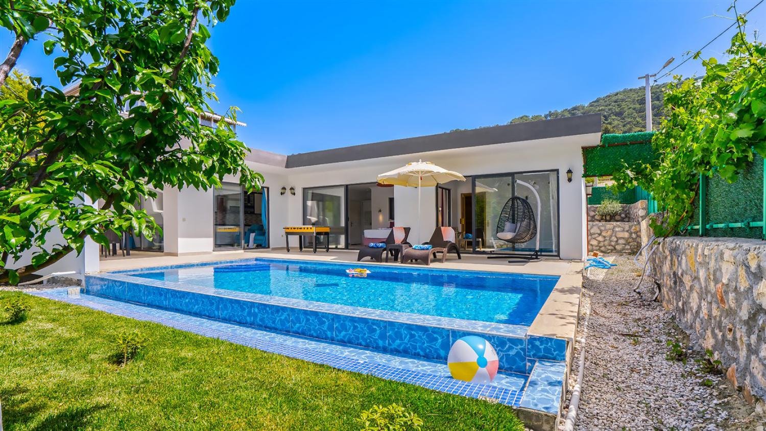 VİLLA SAKIZ SARIBELEN